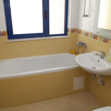 Crystal היסריה