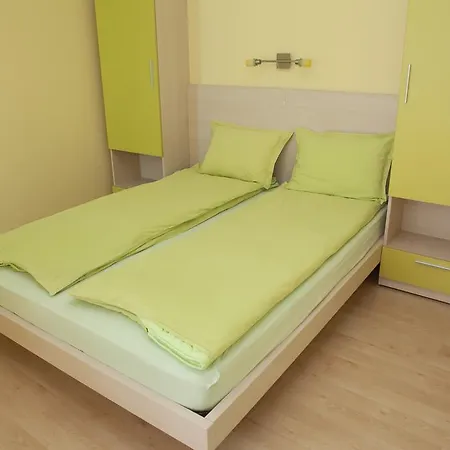 Crystal היסריה